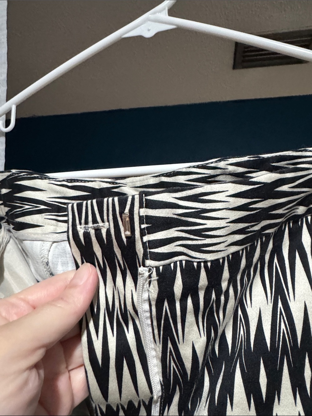 Black & White Geometric Women's Shorts - Picture 8 of 9